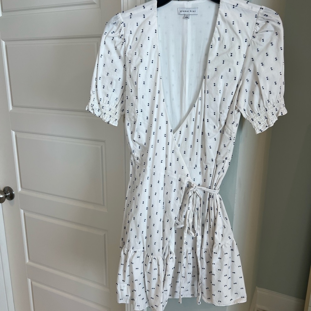 Gianni Bini White Mini Wrap Dress with Blue Stitching